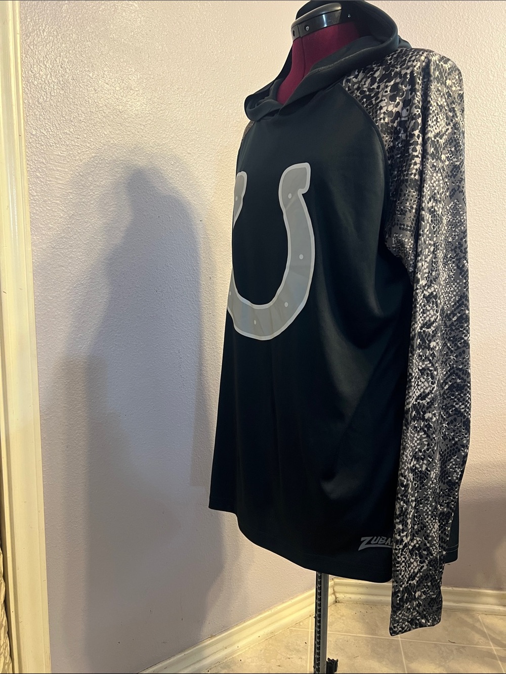 NFL Indianapolis Colts Black Hooded Long Sleeve Top w White Horseshoe Graphic